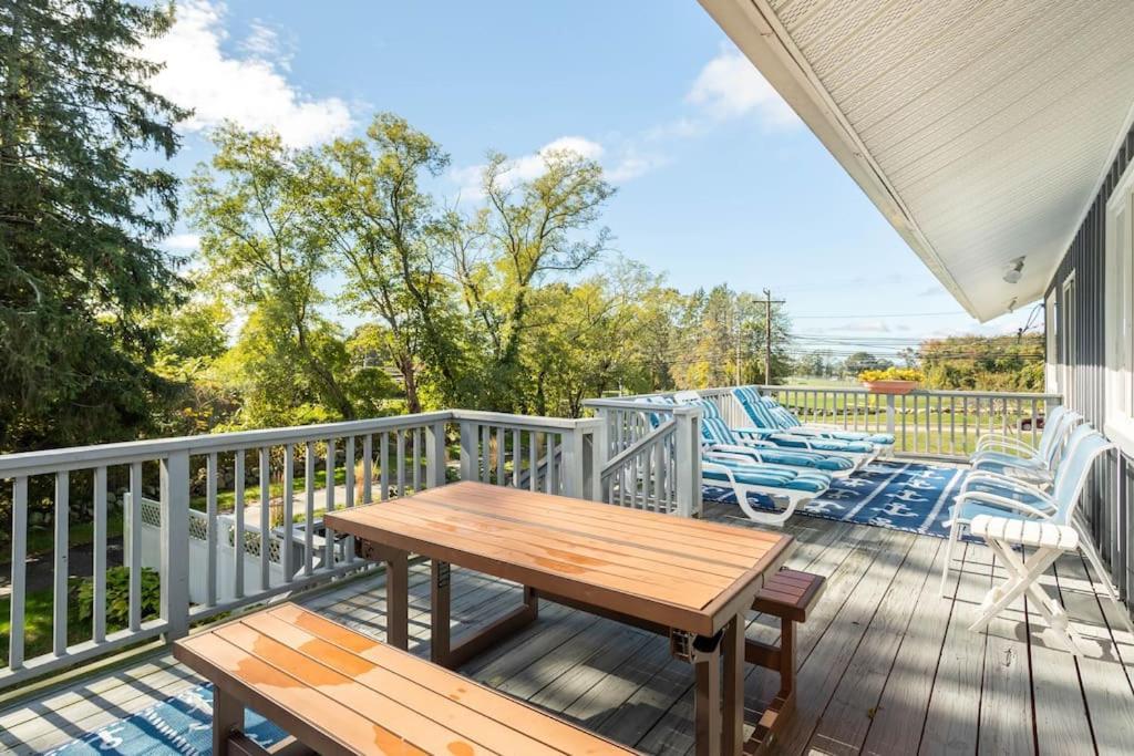 Unique Retreat With Private Patio, 4 King Beds And Bbq Villa Гротън Екстериор снимка